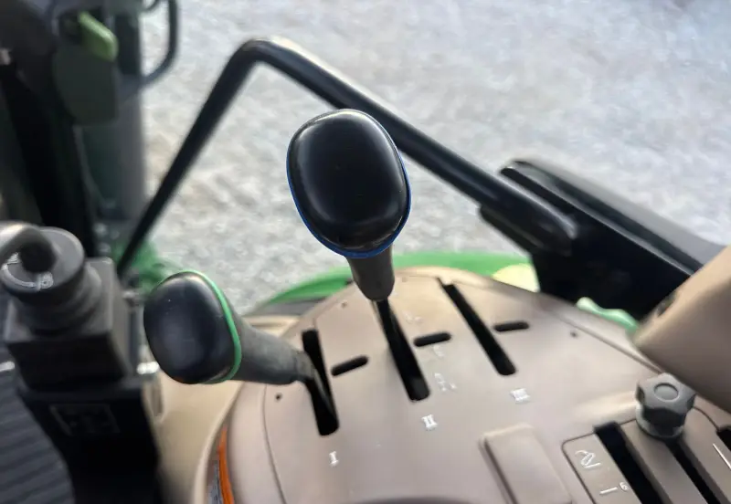 2019 John Deere 6105E photo 83