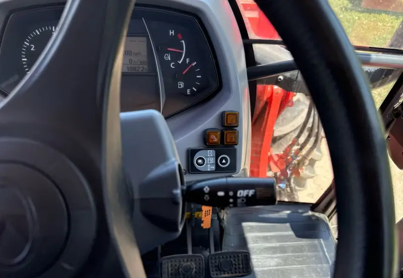 2017 Kubota M6S-111 photo 27