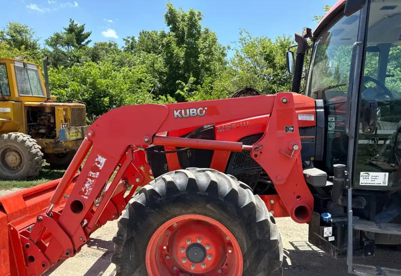 2017 Kubota M6S-111 photo 9