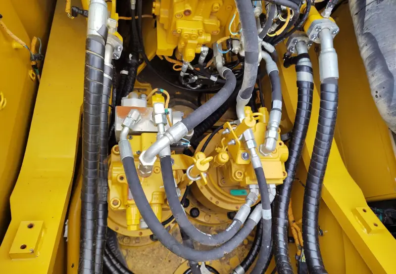 2023 Caterpillar 352 photo 11