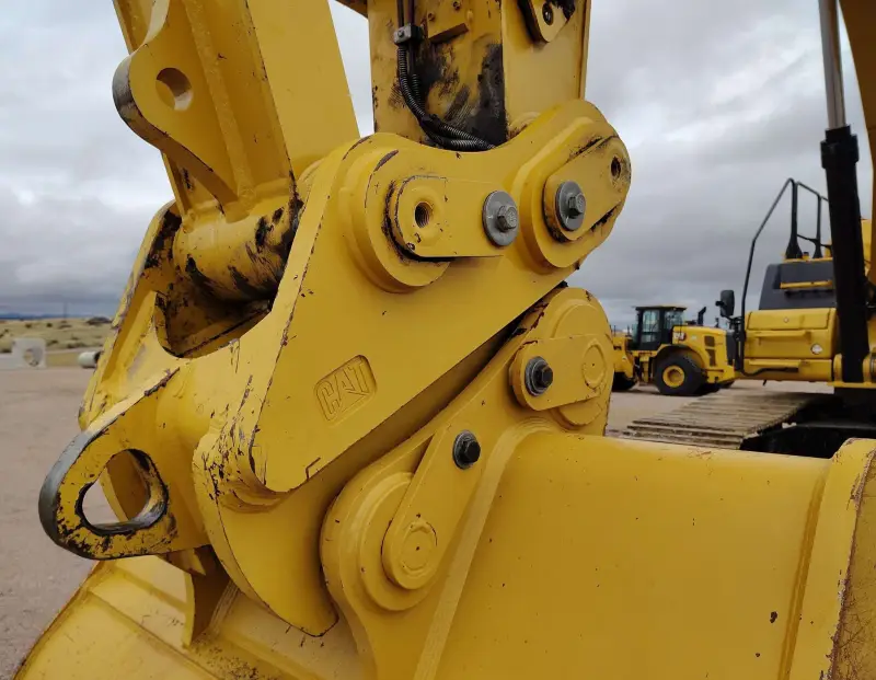 2023 Caterpillar 352 photo 27