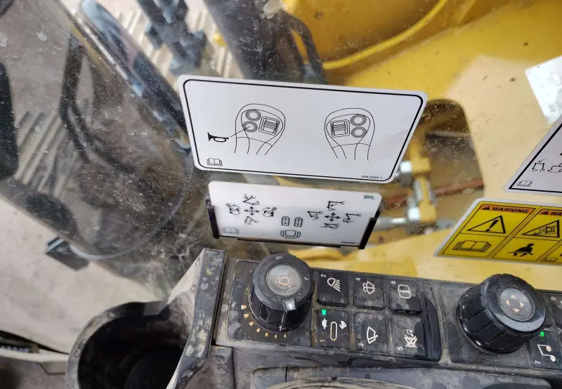 2023 Caterpillar 352 photo 53