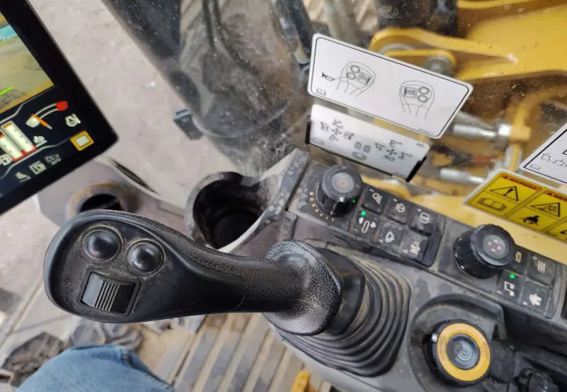 2023 Caterpillar 352 photo 52