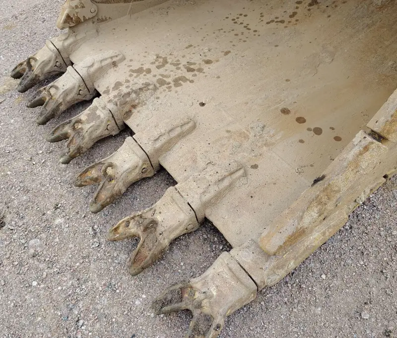 2023 Caterpillar 352 photo 22