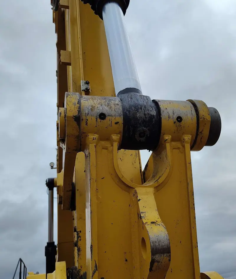 2023 Caterpillar 352 photo 26