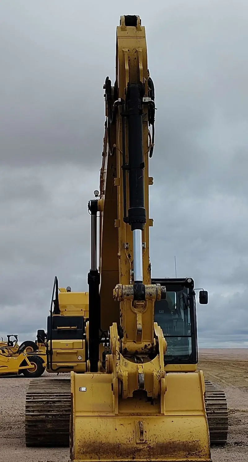 2023 Caterpillar 352 photo 2