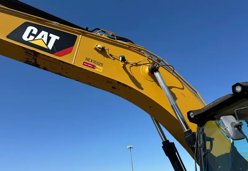 2018 Caterpillar 320 photo 9
