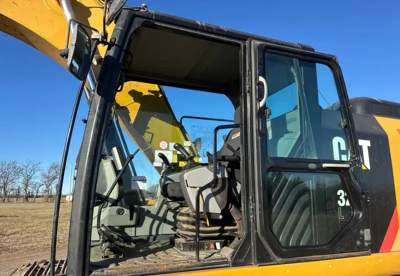2017 Caterpillar 323FL photo 29