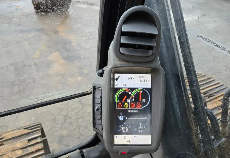 2014 John Deere 210G LC photo 48