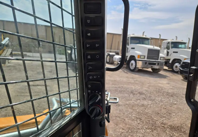 2023 Case TV450B photo 37