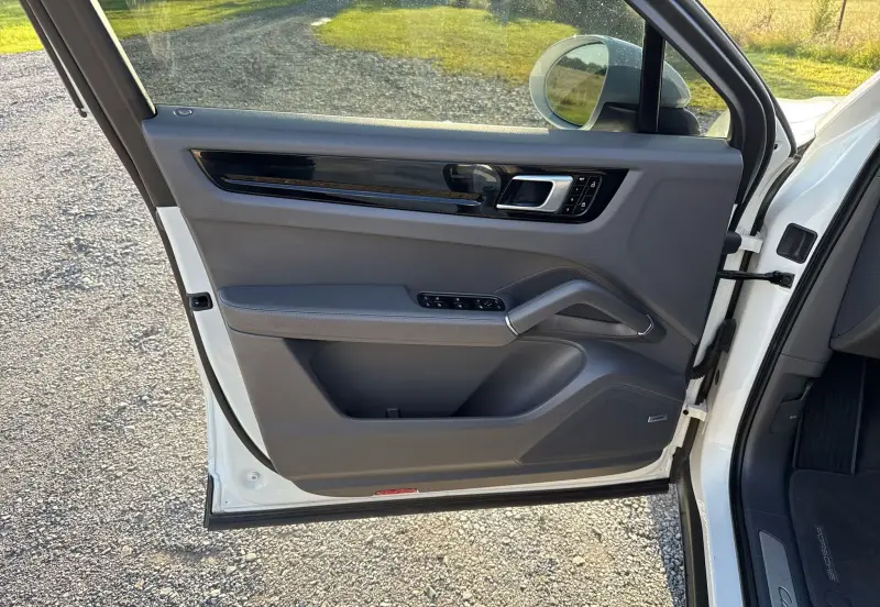 2021 Porsche Cayenne photo 11