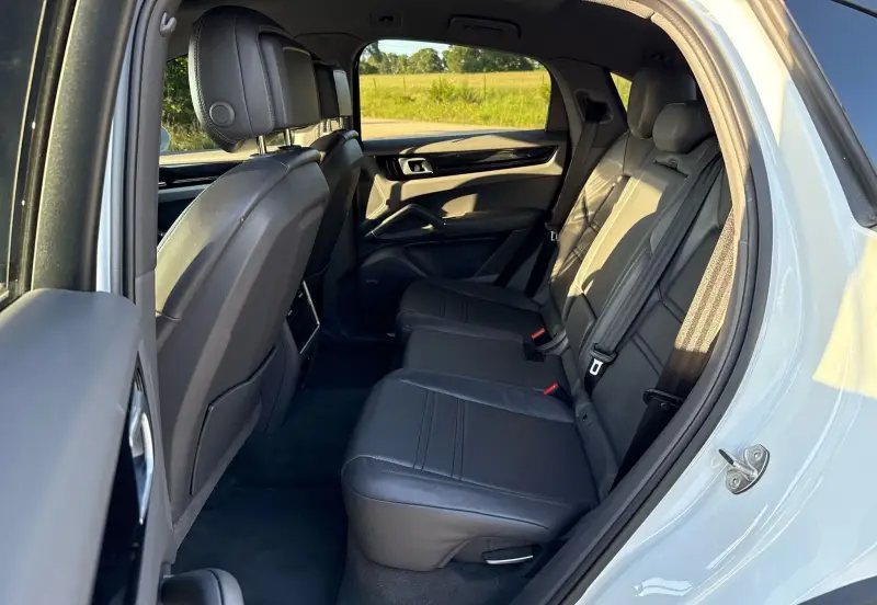 2021 Porsche Cayenne photo 44