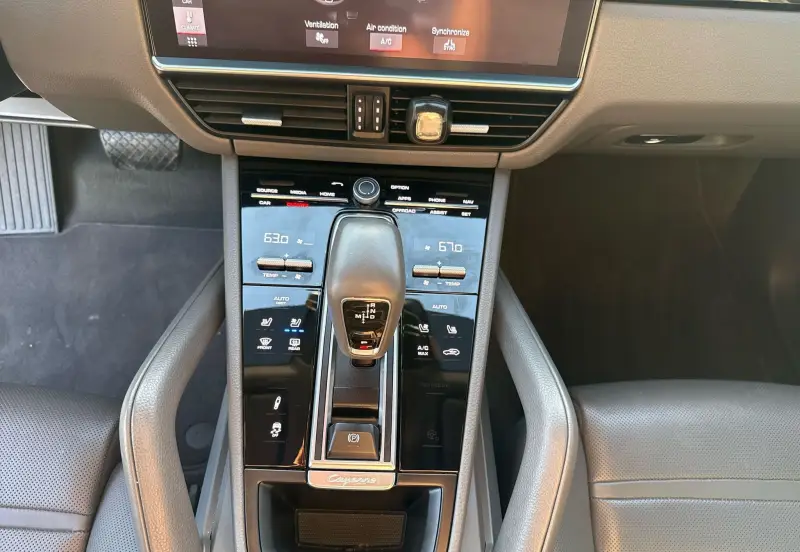 2021 Porsche Cayenne photo 25