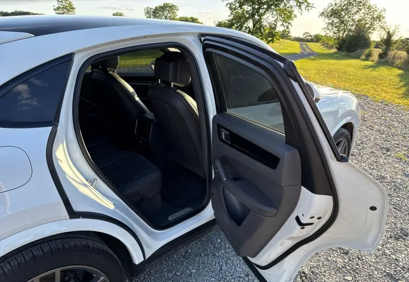 2021 Porsche Cayenne photo 37