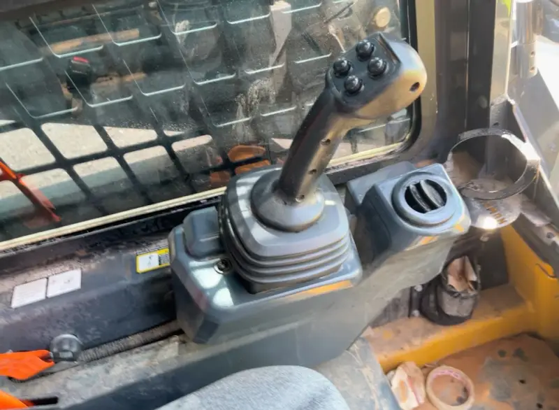 2022 John Deere 317G photo 15