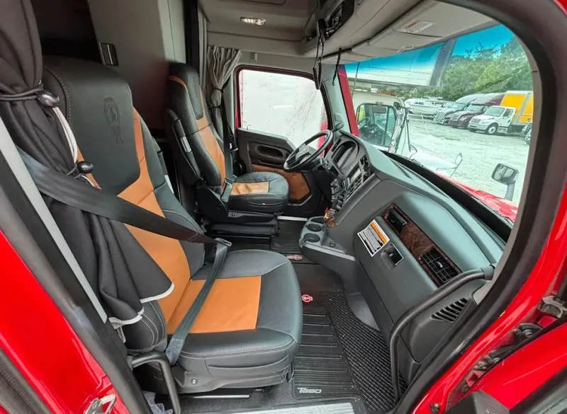 2023 Kenworth T680 photo 21