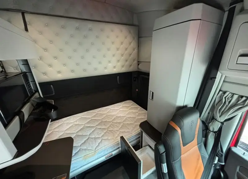 2023 Kenworth T680 photo 26