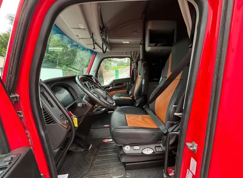 2023 Kenworth T680 photo 14