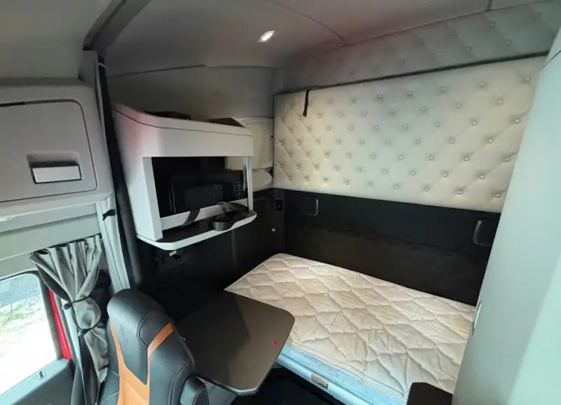 2023 Kenworth T680 photo 24