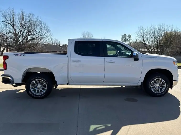 2023 Chevrolet Silverado 1500 photo 4