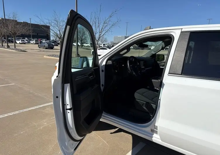 2023 Chevrolet Silverado 1500 photo 12