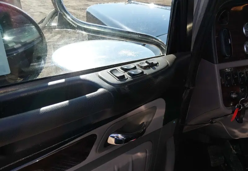 2022 Peterbilt 389 photo 44