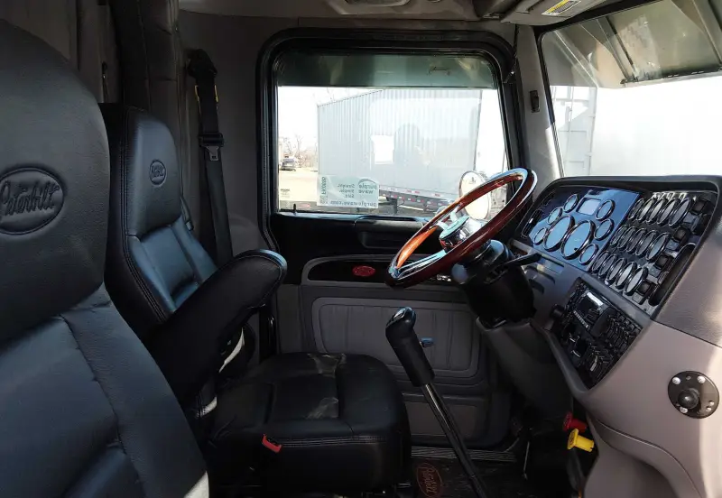 2022 Peterbilt 389 photo 76