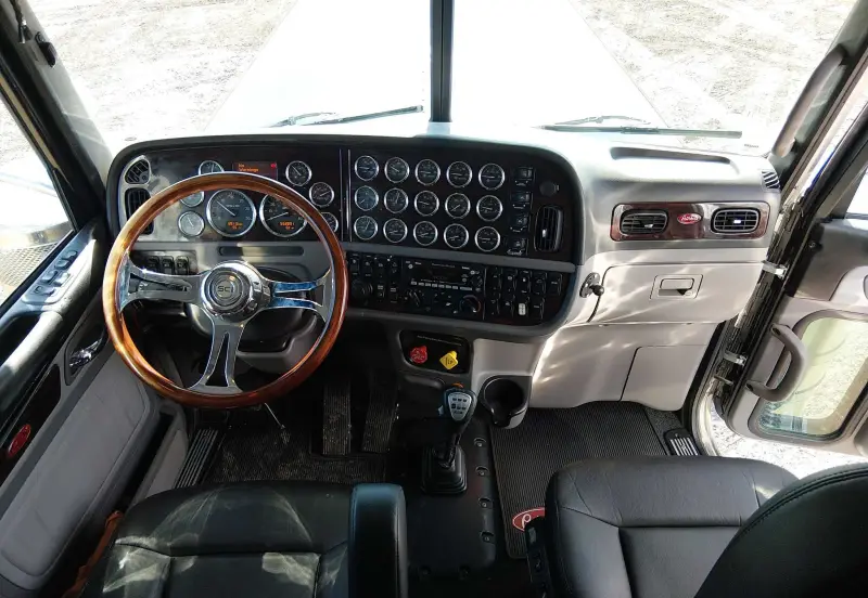 2022 Peterbilt 389 photo 78