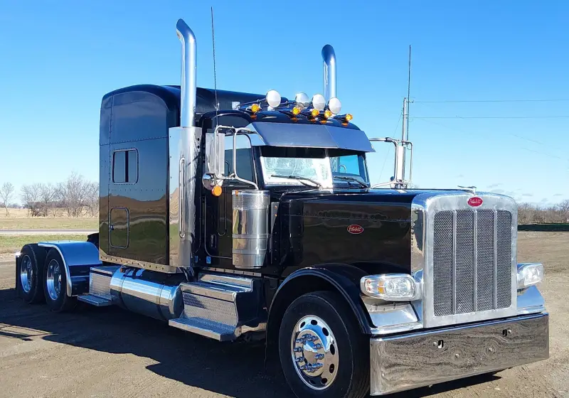 2022 Peterbilt 389 photo 3