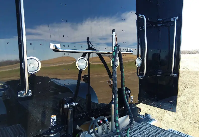 2022 Peterbilt 389 photo 26