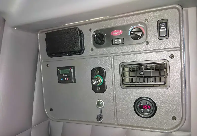 2022 Peterbilt 389 photo 93