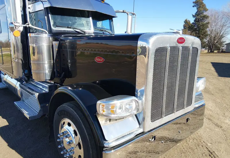 2022 Peterbilt 389 photo 13