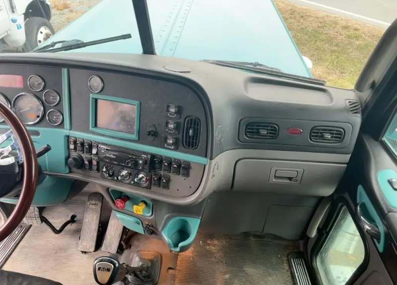 2019 Peterbilt 389 Cummins photo 24